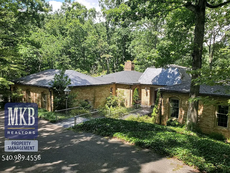 5029 Crossbow Cir