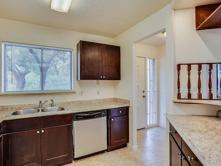 422 E Navajo Rd — Photo 16
