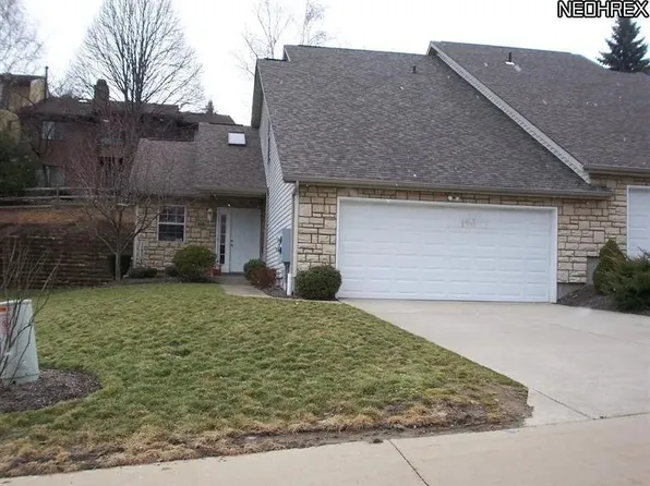 110 Falling Water Cir, Munroe Falls, OH 44262