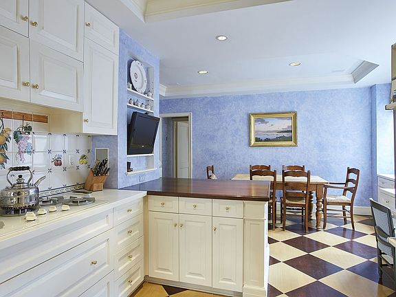 5th image of 520 E 86th St #15A