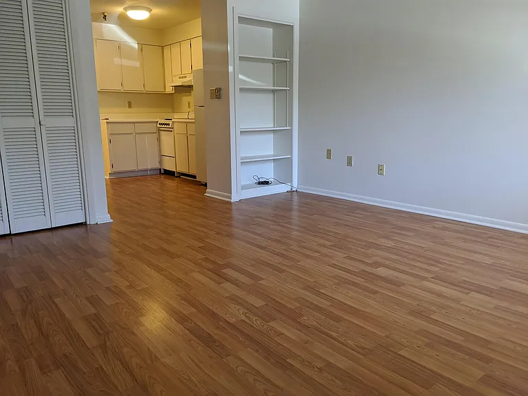 328 College St — Photo 39