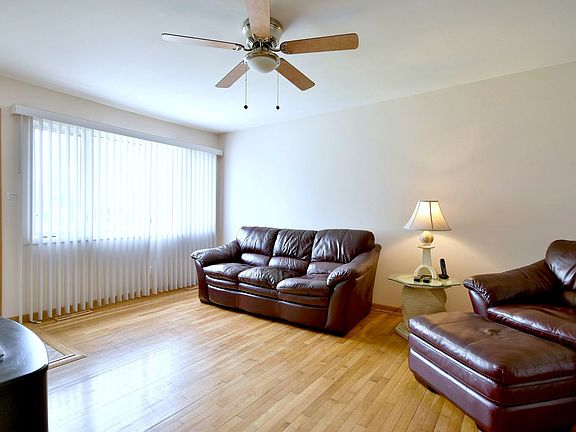 4th image of 16 E Schubert Ave