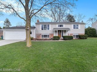 3560 Newgate Dr, Troy, MI