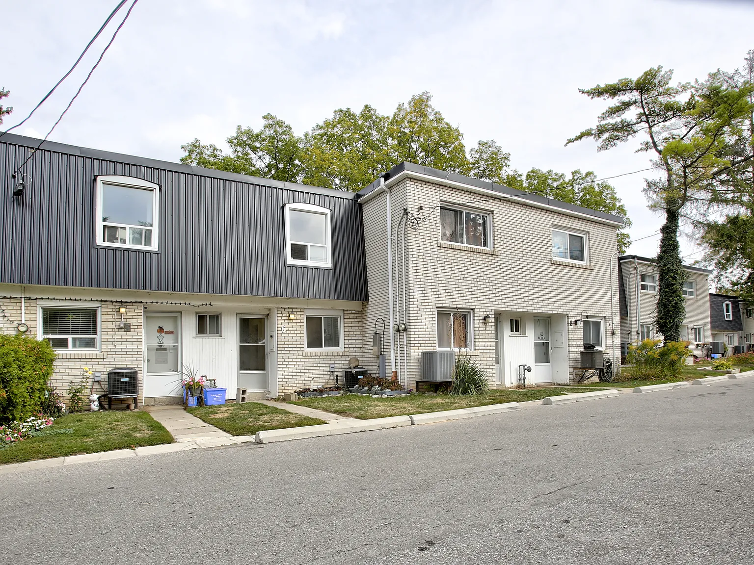 200 Lakeshore Rd. W. — Photo 3
