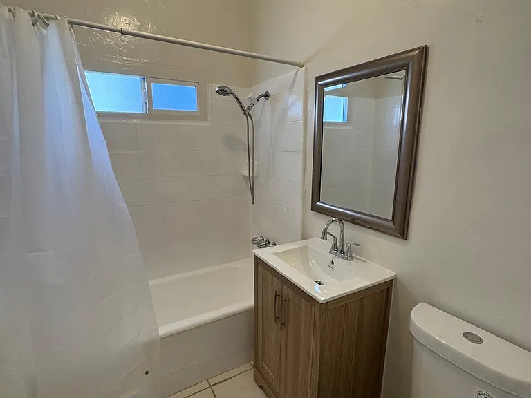 4226 W Adams Blvd #103 — Photo 11