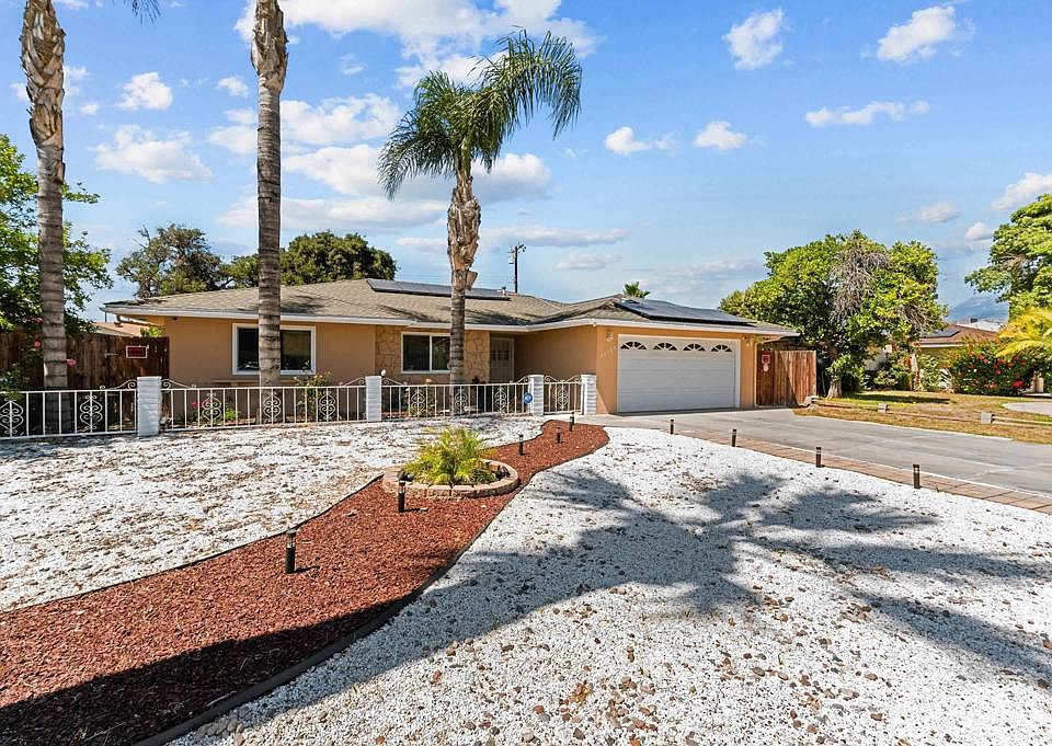 1st image of 41780 Royal Palm Dr