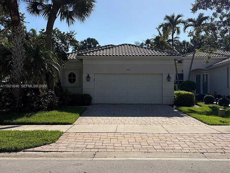 2518 Bay Pointe Ct — Photo 4