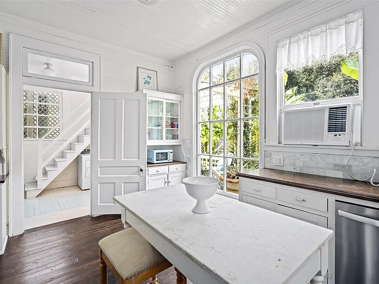 1112 Broadway St — Photo 14