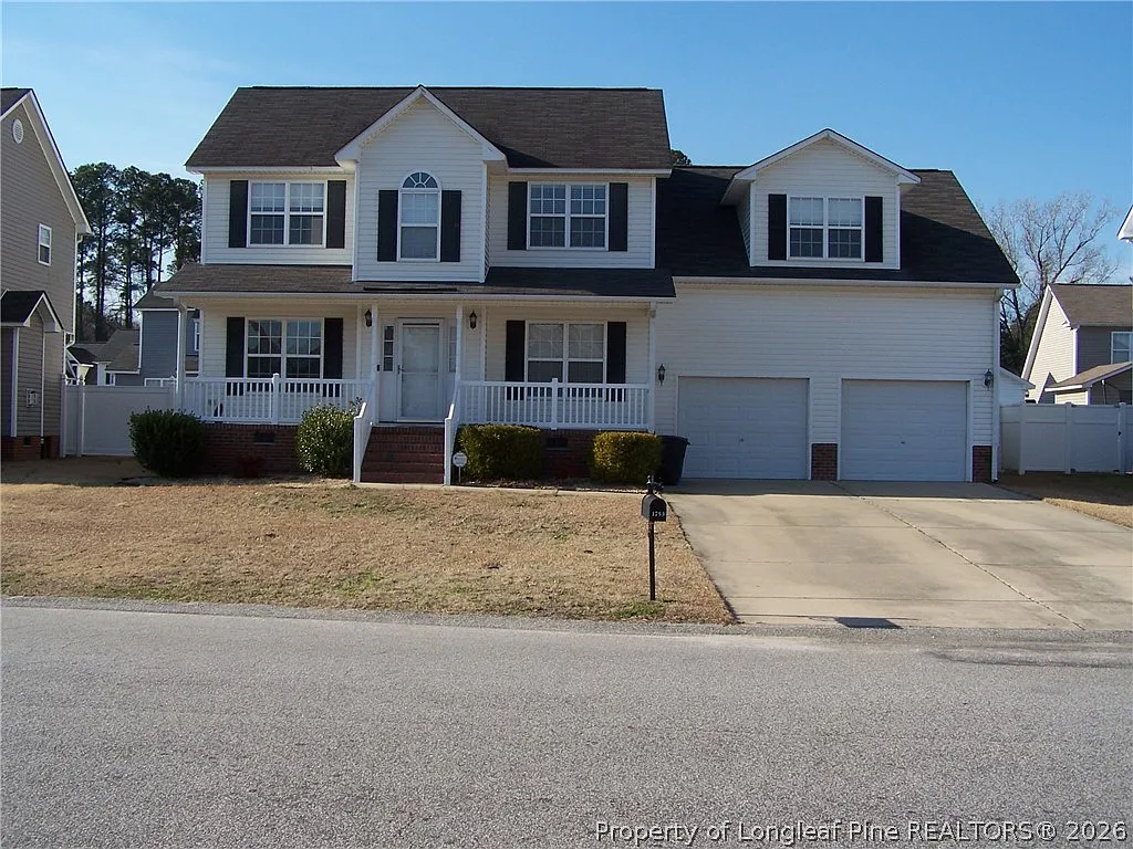 4 bed, 2.5 bath, 2218 sqft, $2,500 — Photo 1
