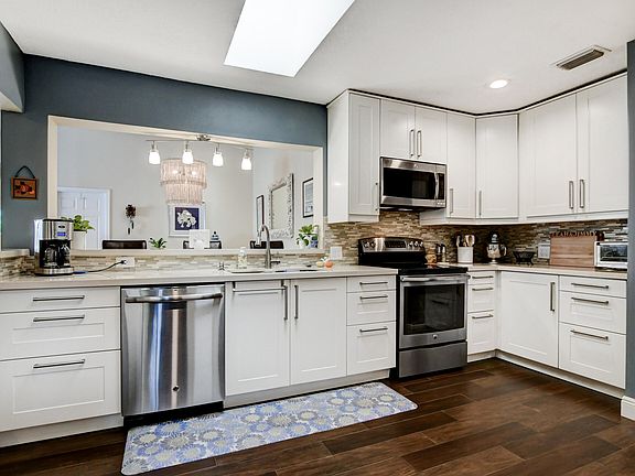 3rd image of 5181 Casa Real Dr