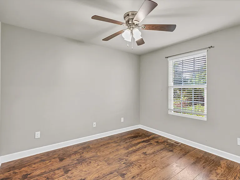 219 W Watt St — Photo 19