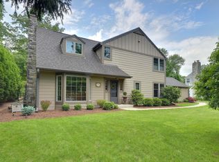 7525 N Links Way, Fox Pt, WI 53217