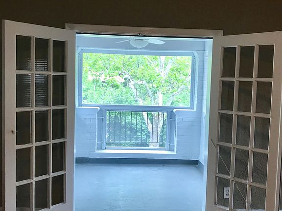 5th image of 7330 Pershing Ave APT 2E