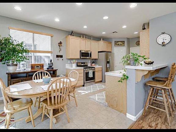 4th image of 211 Dragonfly Cir
