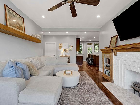 5th image of 916 W Waveland Ave #3