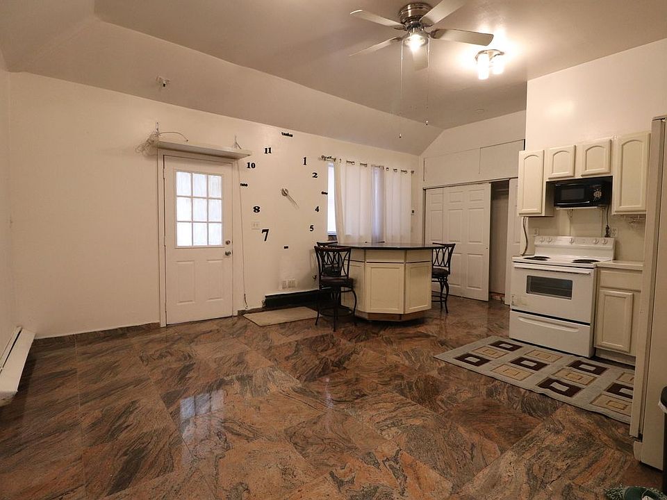 1st image of 65 Mackay Pl #1