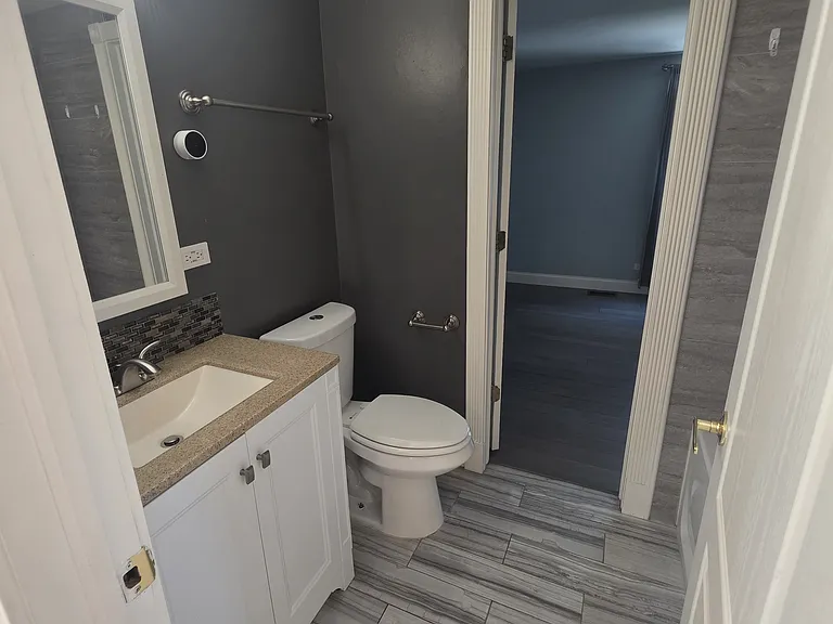 556 Manor Cir — Photo 16