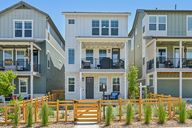 Gladshine Dr-1906-001.jpg