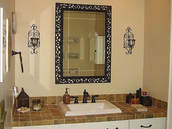 2nd bath (pool access)