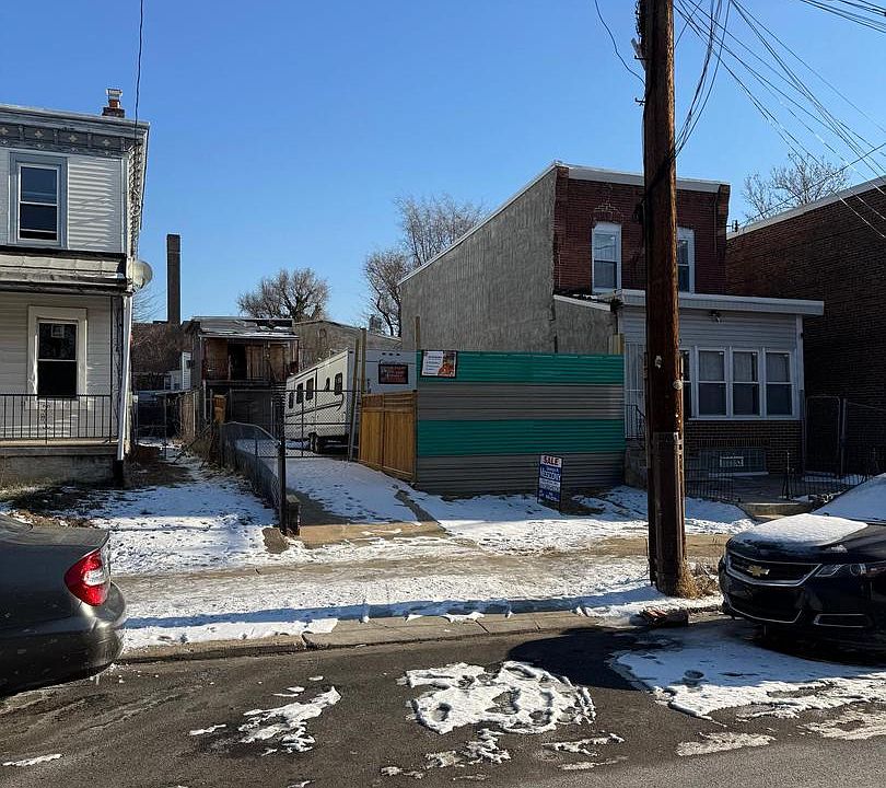 1st image of 2541 S 71st St