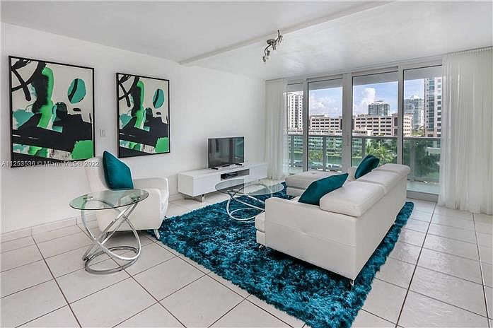 1st image of 100 Bayview Dr APT 631