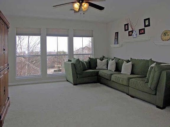 5th image of 805 Caroline Ln
