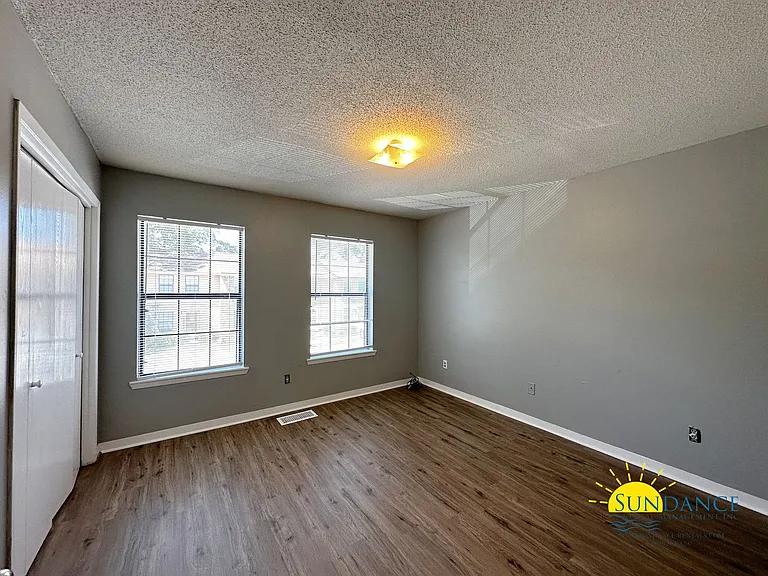 1588 Venice Ave — Photo 15
