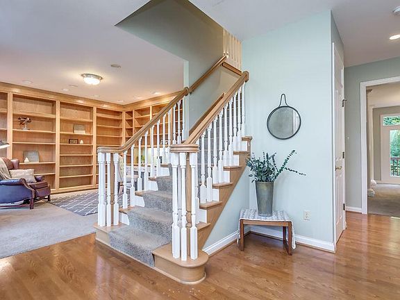 3rd image of 205 Lincliff Dr