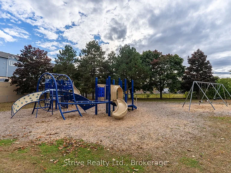 23 Cherry Blossom Cres #UPPER — Photo 18
