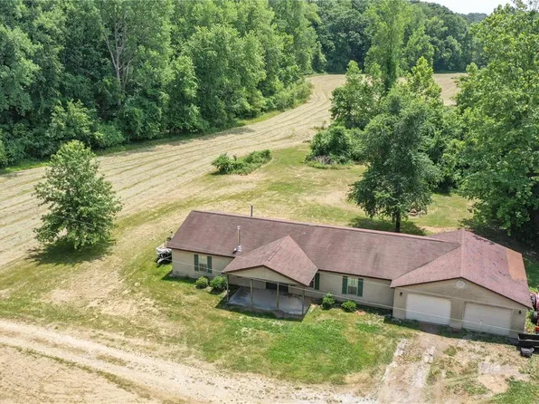 3993 Brighton Bunker Hill Rd, Brighton, IL 62012
