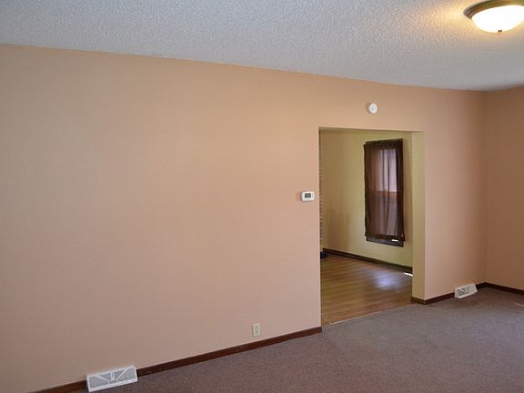 5th image of 25 3rd Ave NE