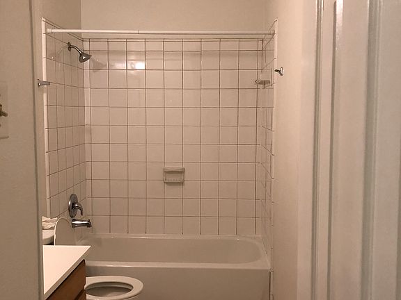 5th image of 230 Dewey Ct