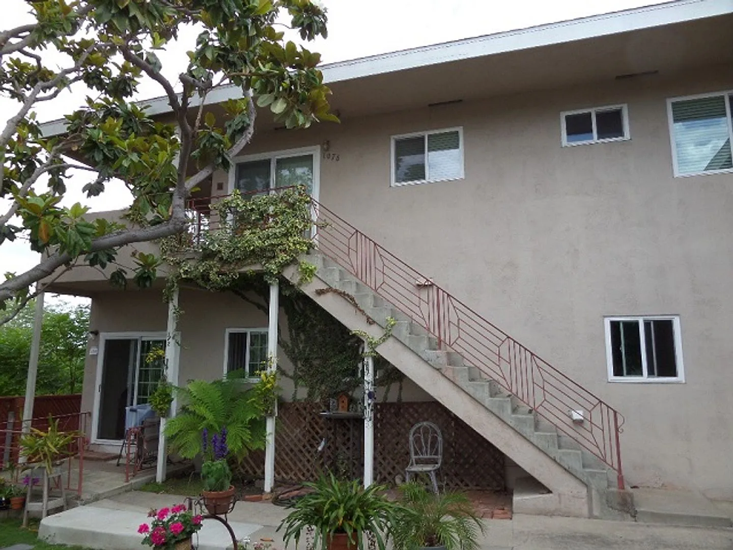 2 Bedroom-1 Bathroom Single Story Apartment on 2nd floor in Hillcrest/Mission Hills community. — Photo 2