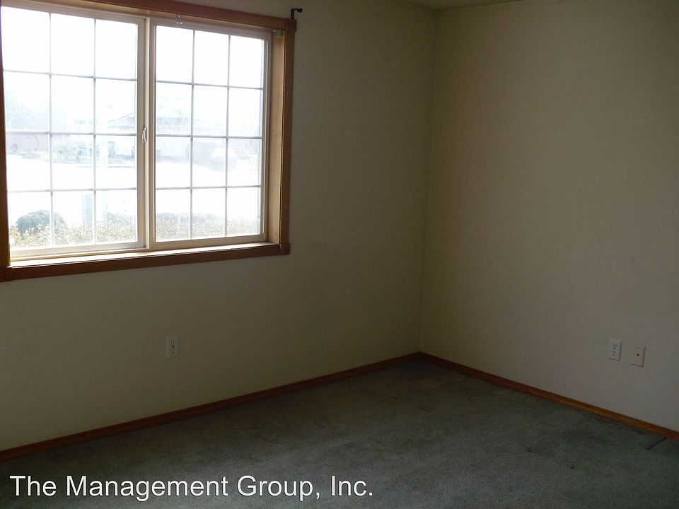 1st image of 118 NE Coast Pine Ave APT B