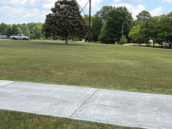 3rd image of 189 Hillcrest Dr