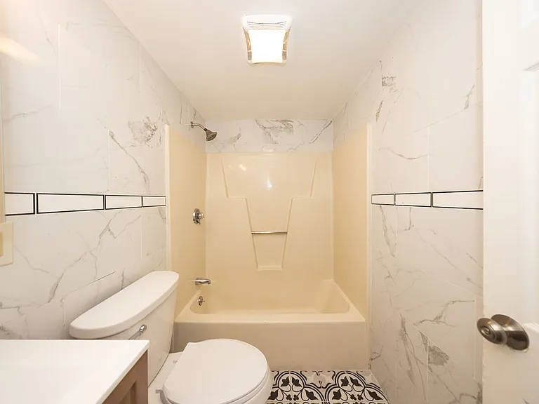 11B Gibbs St #28 — Photo 8