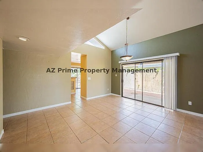 5502 E Roanoke Ave — Photo 8