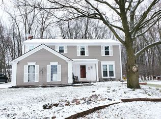 1362 W Fairview Ln, Rochester Hills, MI 48306