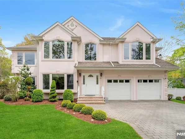 27 Highland Ave, Demarest, NJ 07627