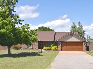 100 Briarwood Ln, Guthrie, OK 73044
