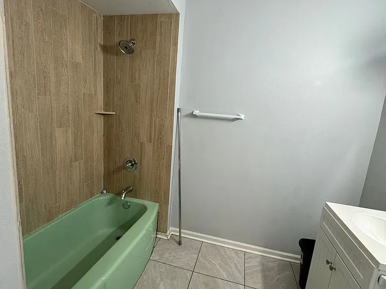 403 Egan St — Photo 8