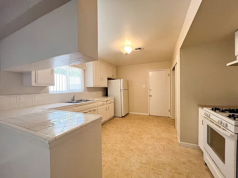 6456 18th Ave — Photo 9