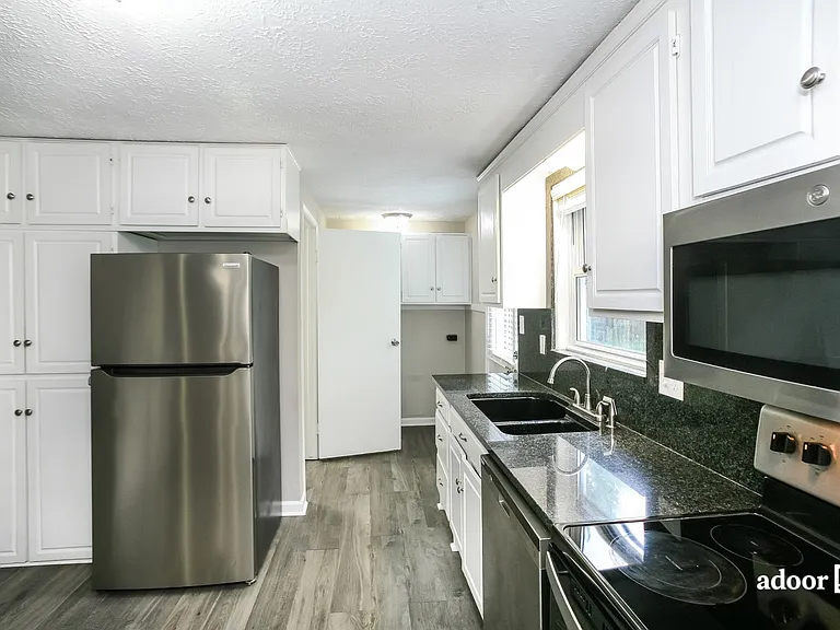 7519 Turnberry Ct — Photo 3