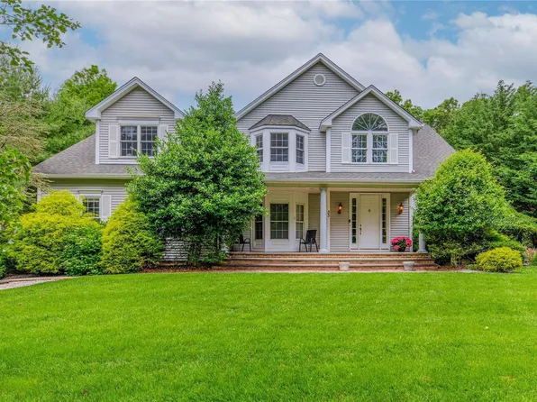 33 Nadworny Lane, Stony Brook, NY 11790