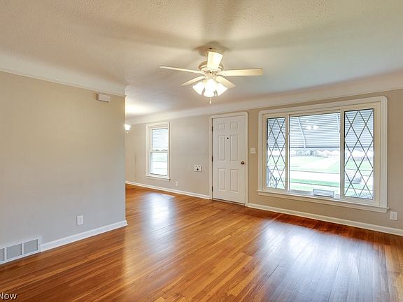 5th image of 8208 Wainstead Dr
