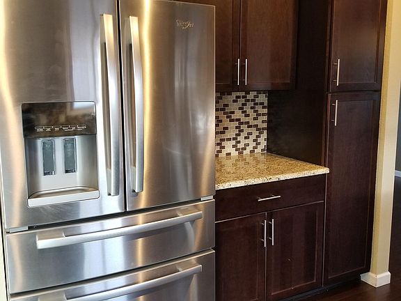 Newer refrigerator and lots of cabinet space