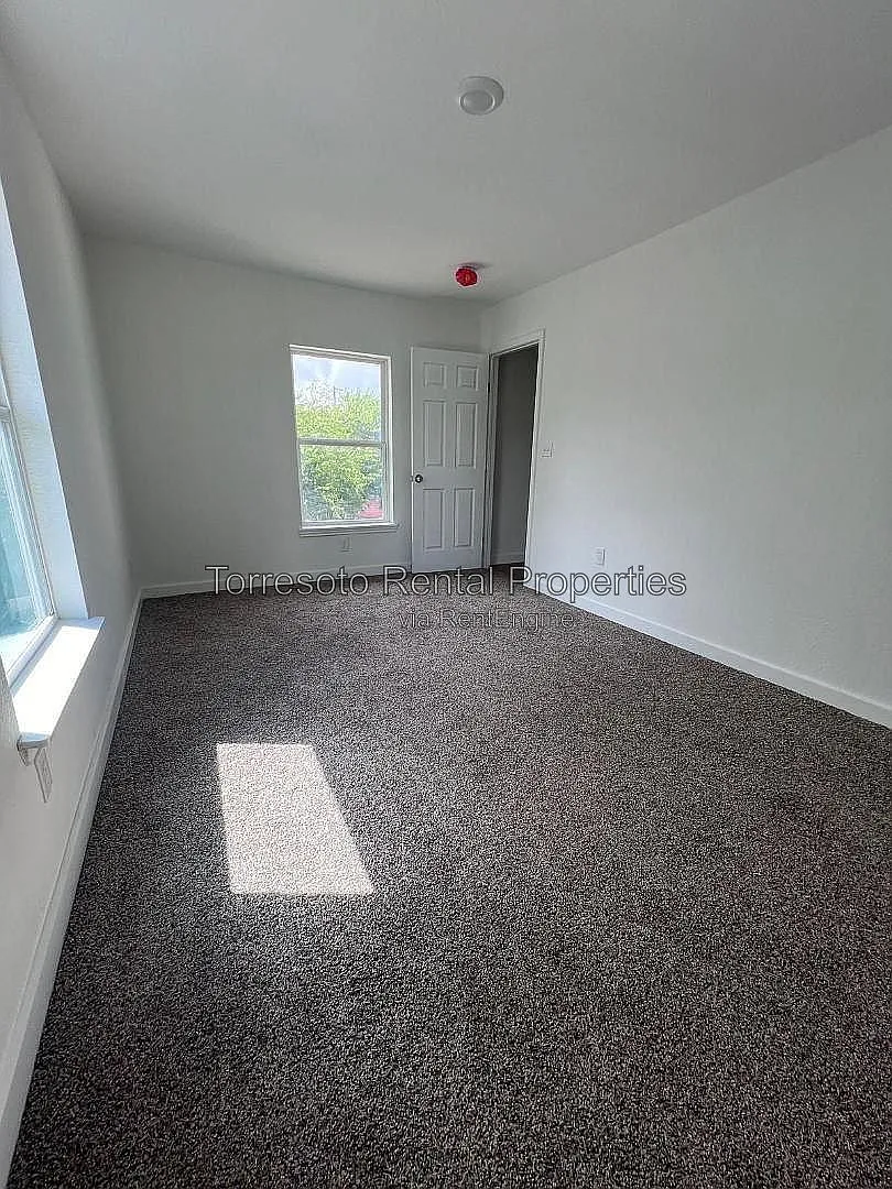 2 bed, 1.0 bath, 500 sqft, $1,100 — Photo 2