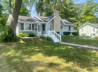 518 Fremont St, Woodstock, IL 60098