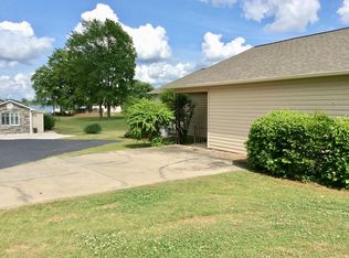 128 Peake Ct, Ninety Six, SC 29666
