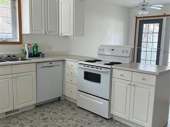 3rd image of 516-518 Centre STREET
